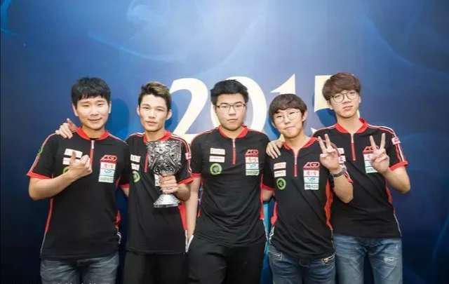 占据主动地 占据主动地